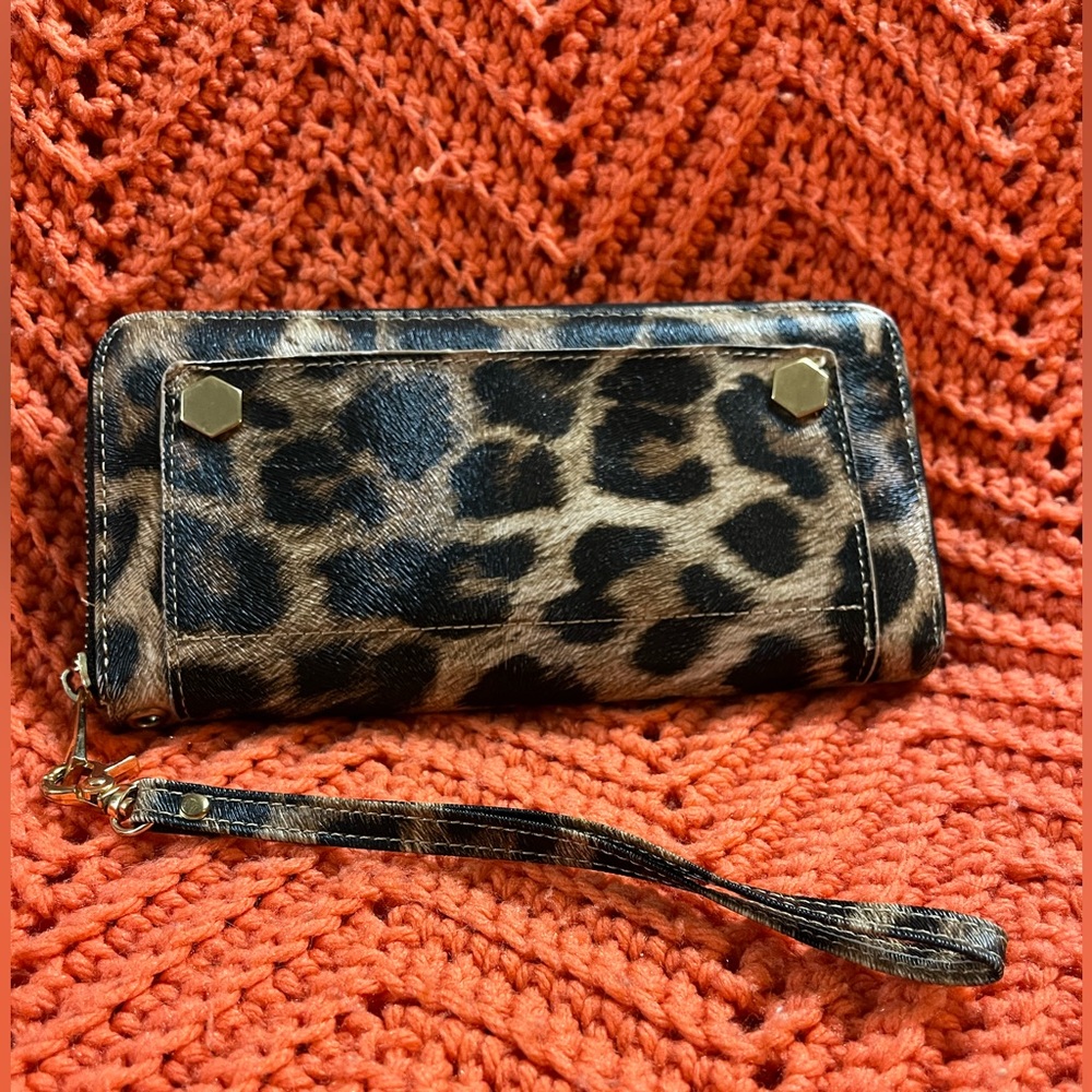 Ladies Source Unknown On Lg.Wristlet Wallet, Leop… - image 1